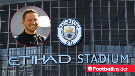 Man City vs Liverpool .